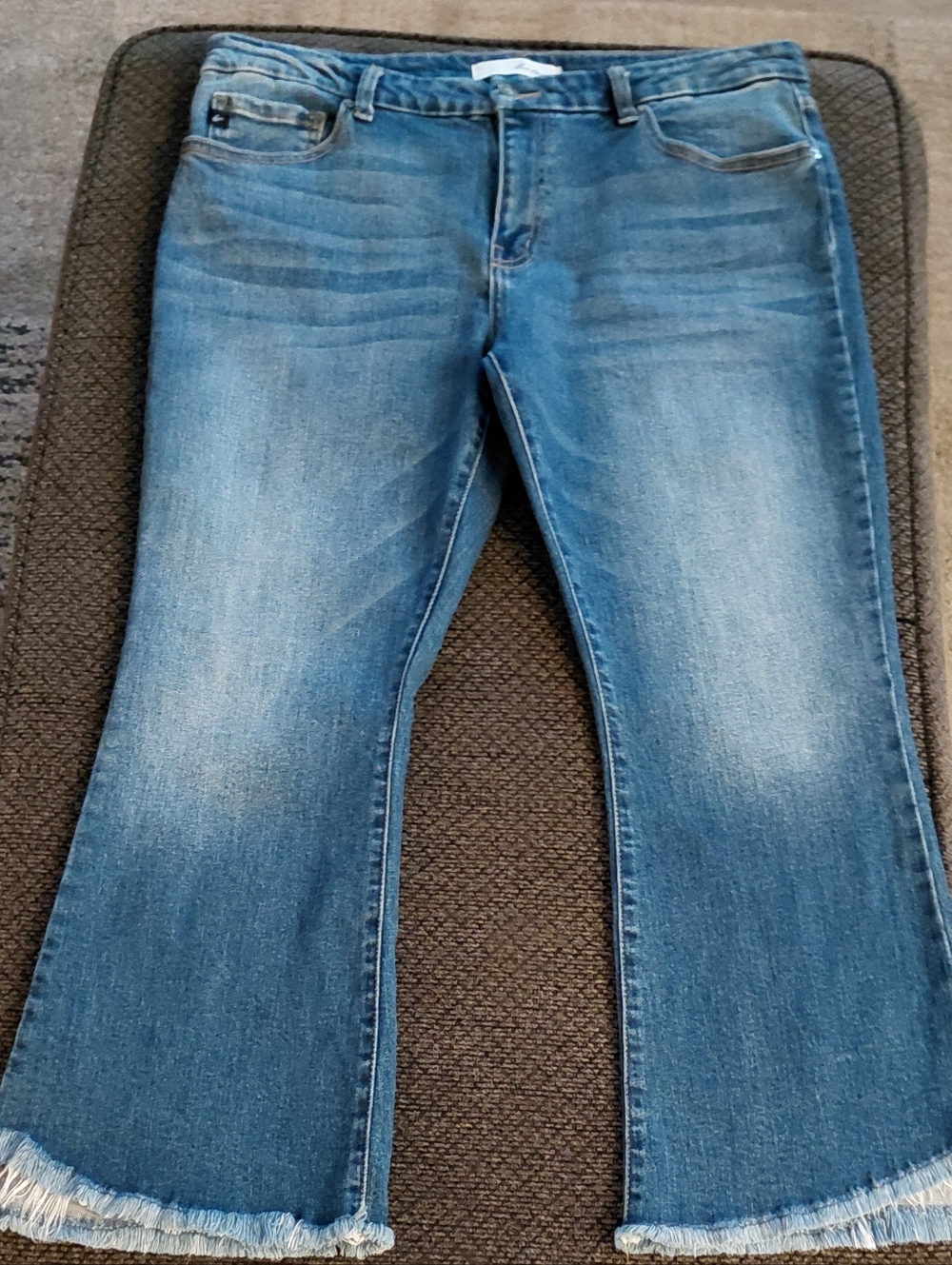 KanCan Light Blue Raw Frayed Hem Cropped Jeans NWOT!